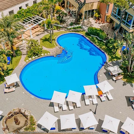 Отель La Reginella & 4*