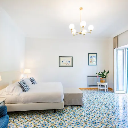 La Reginella & 4* Лакко-Амено